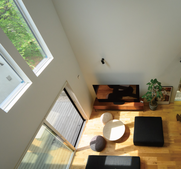 リビングからつながる吹抜け