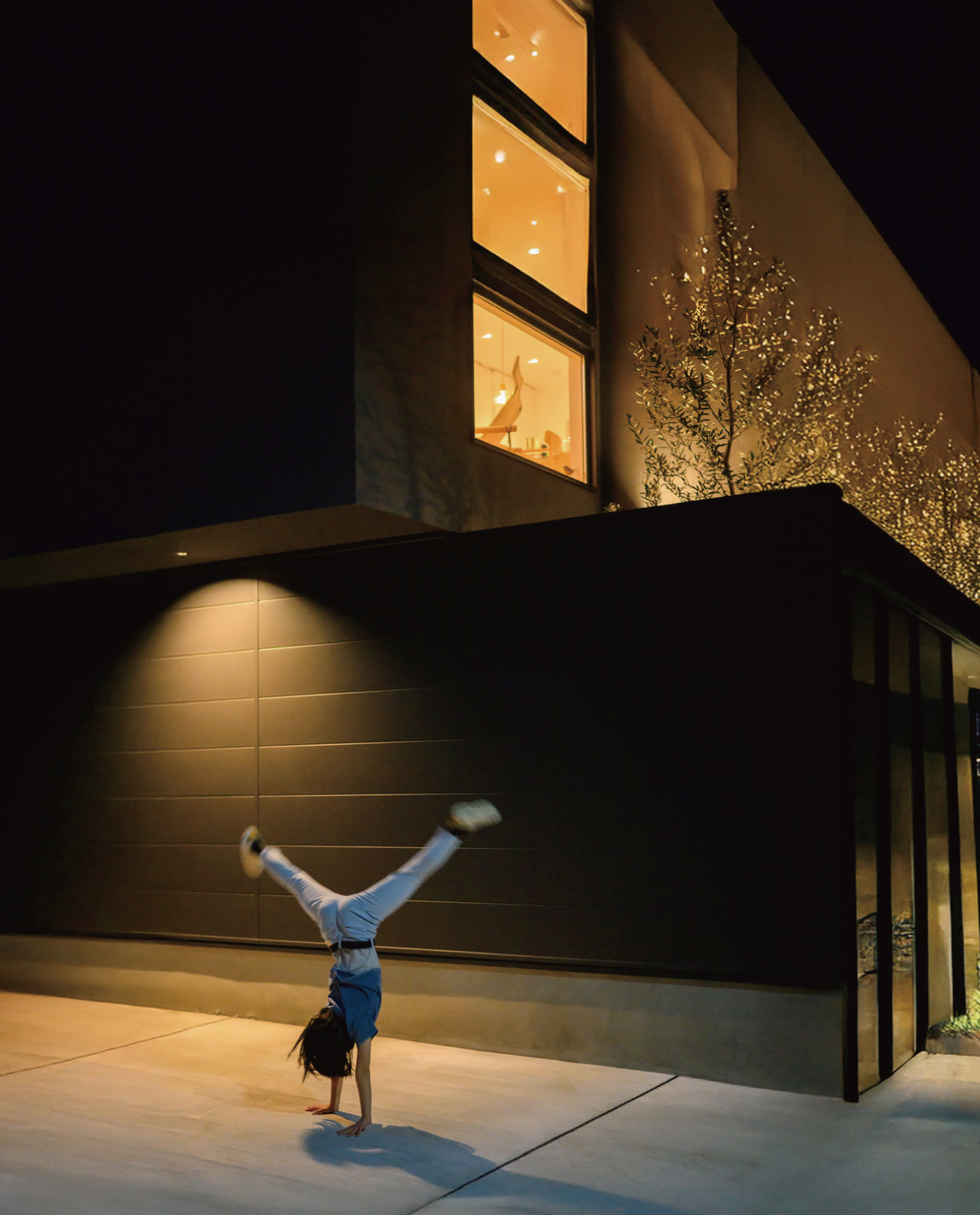 夜の庭と一体化した外構照明